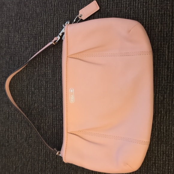 Coach wristlet pouch, clutch wallet pre-loved pale pink. Great condition! - Picture 4 of 6